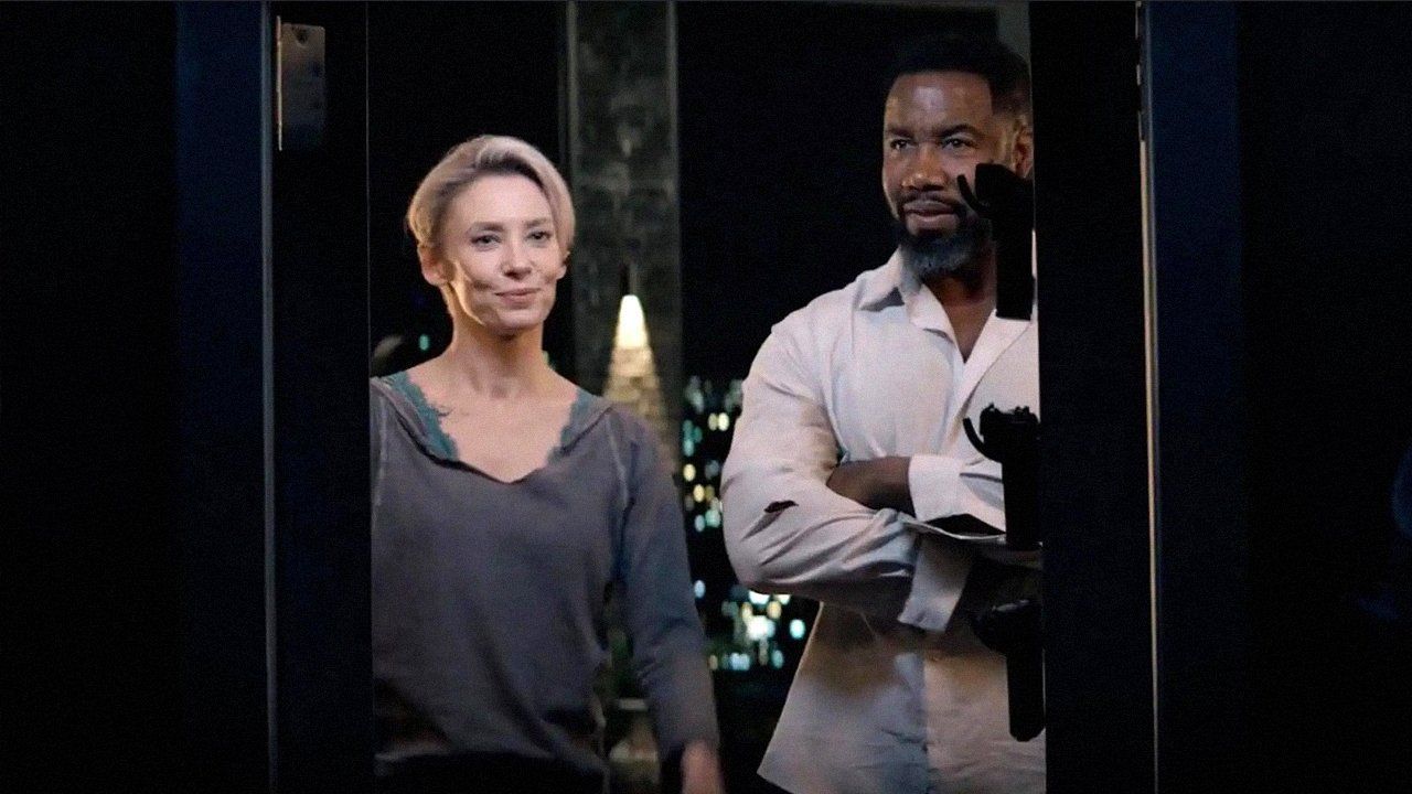 Hostile Takeover - Feindliche Übernahme : Bild Aimee Stolte, Michael Jai White