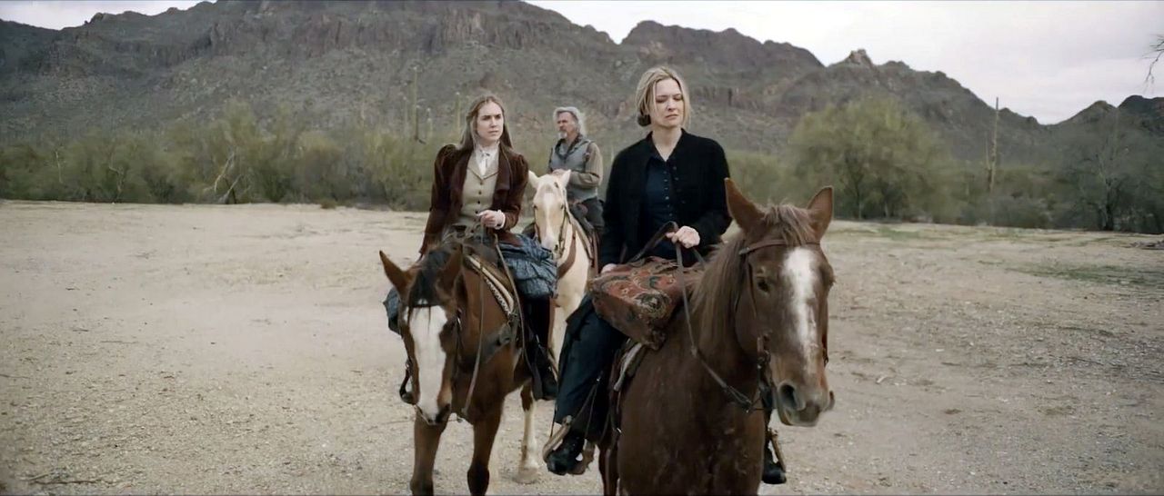 Among Wolves - Geächtet und gefürchtet : Bild Victoria Pratt, Jeff Fahey