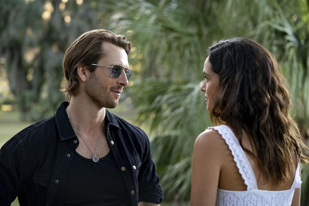 A Killer Romance : Bild Glen Powell, Adria Arjona