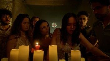 Evil Nun : Bild April Clark, Sebastián Hernández (III), Neeley Dayan, Teryn Macallan, Evan James Henderson, Violet Bennett, Aileen Kyoko