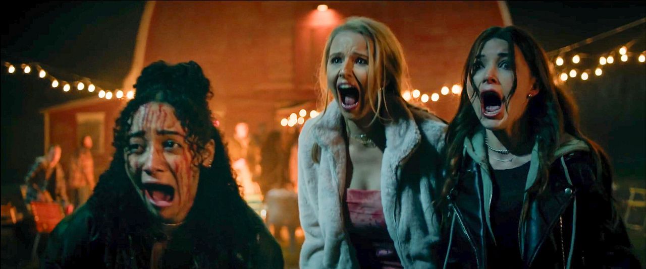 Clown In A Cornfield : Bild Katie Douglas, Cassandra Potenza, Verity Marks