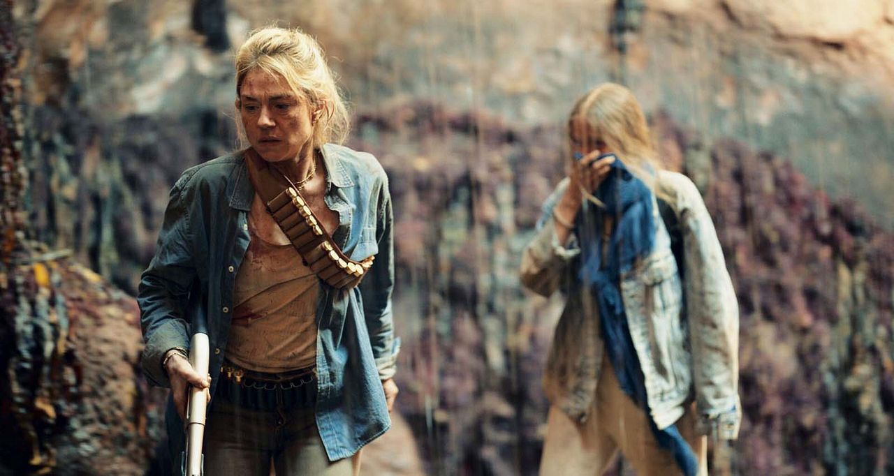 Survive – Gestrandet im Ozean : Bild Lisa Delamar, Emilie Dequenne