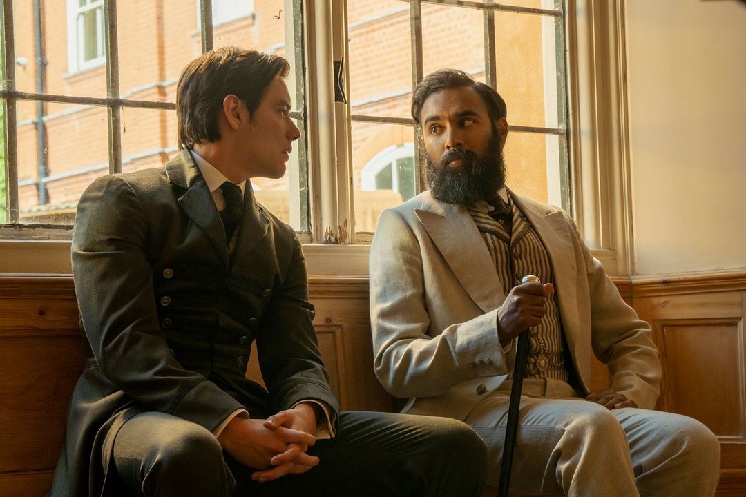 Enola Holmes 3 : Bild Himesh Patel, Louis Partridge