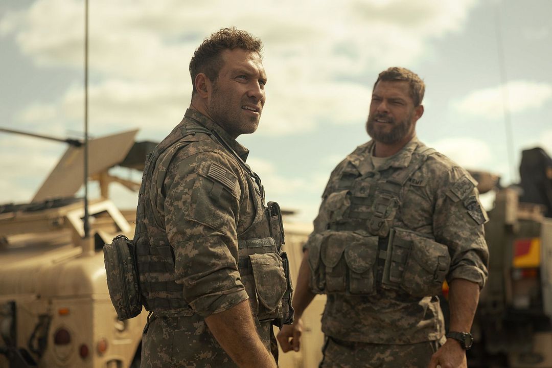 War Machine : Bild Alan Ritchson, Jai Courtney
