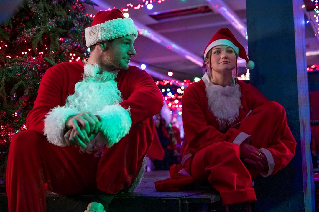 Jingle Bell Heist - Der große Weihnachtsraub : Bild Connor Swindells, Olivia Holt