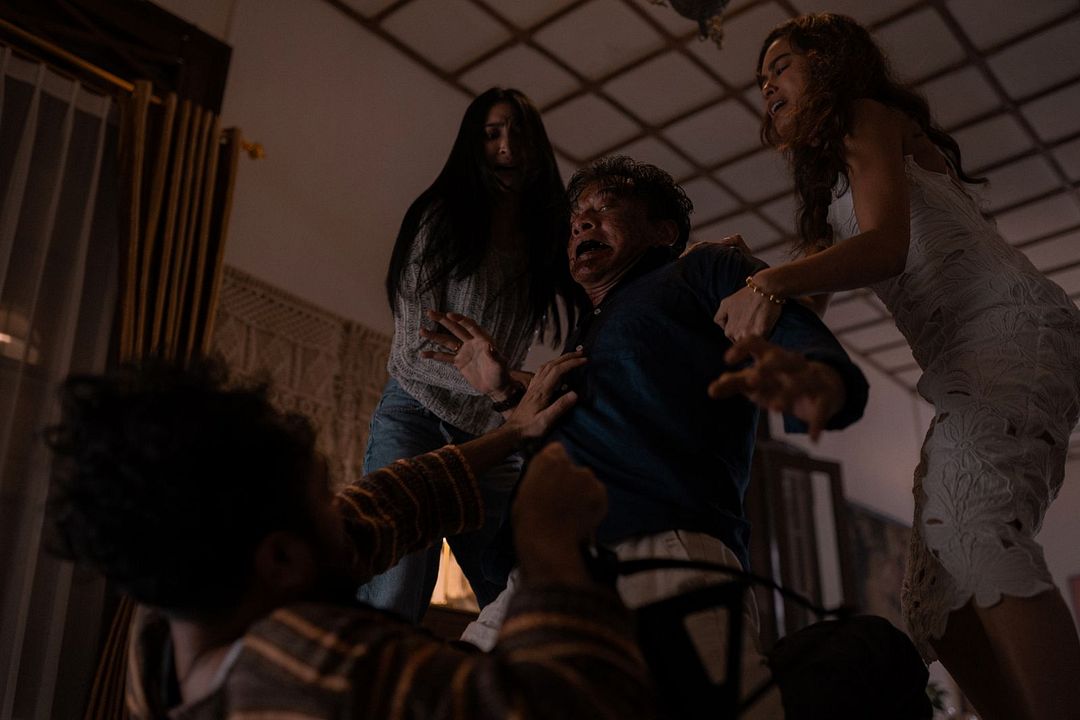 The Elixir : Bild Eva Celia Latjuba, Mikha Tambayong, Donny Damara