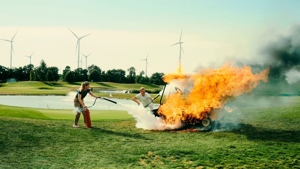 Pfau – Bin ich echt? : Bild Albrecht Schuch