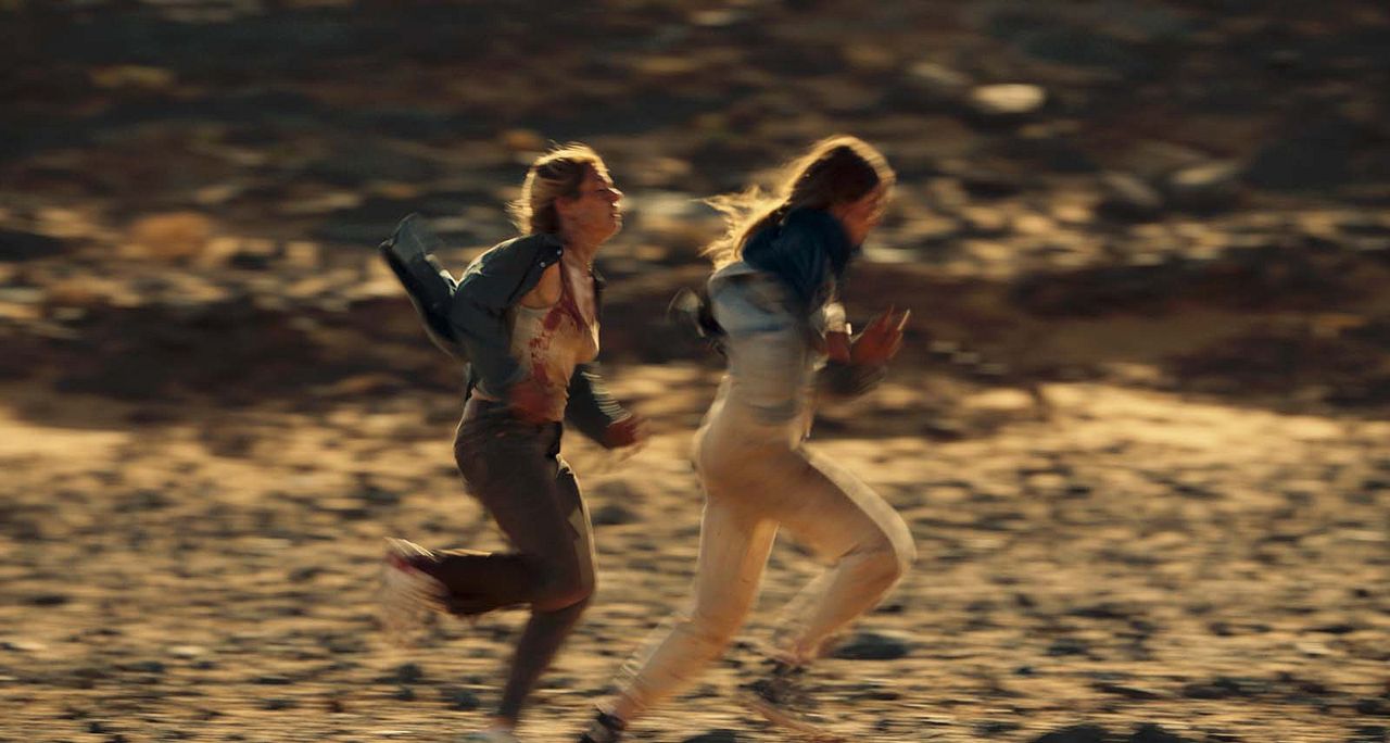 Survive – Gestrandet im Ozean : Bild Lisa Delamar, Emilie Dequenne