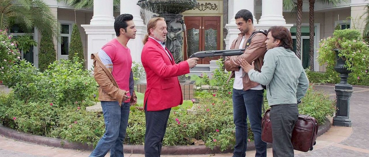 Liebeschaos : Bild Varun Dhawan, Rajpal Naurang Yadav, Arunoday Singh, Anupam Kher