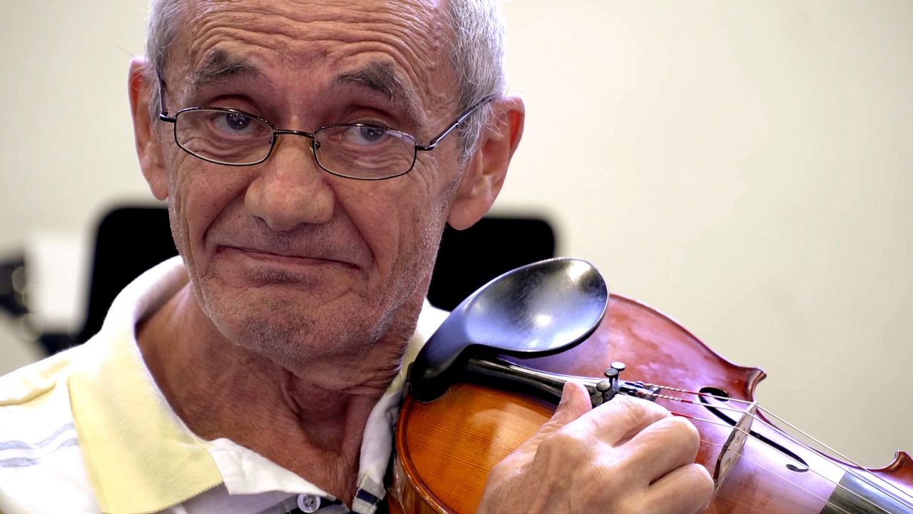 Das Orchester – That Orchestra With The Broken Instruments : Bild