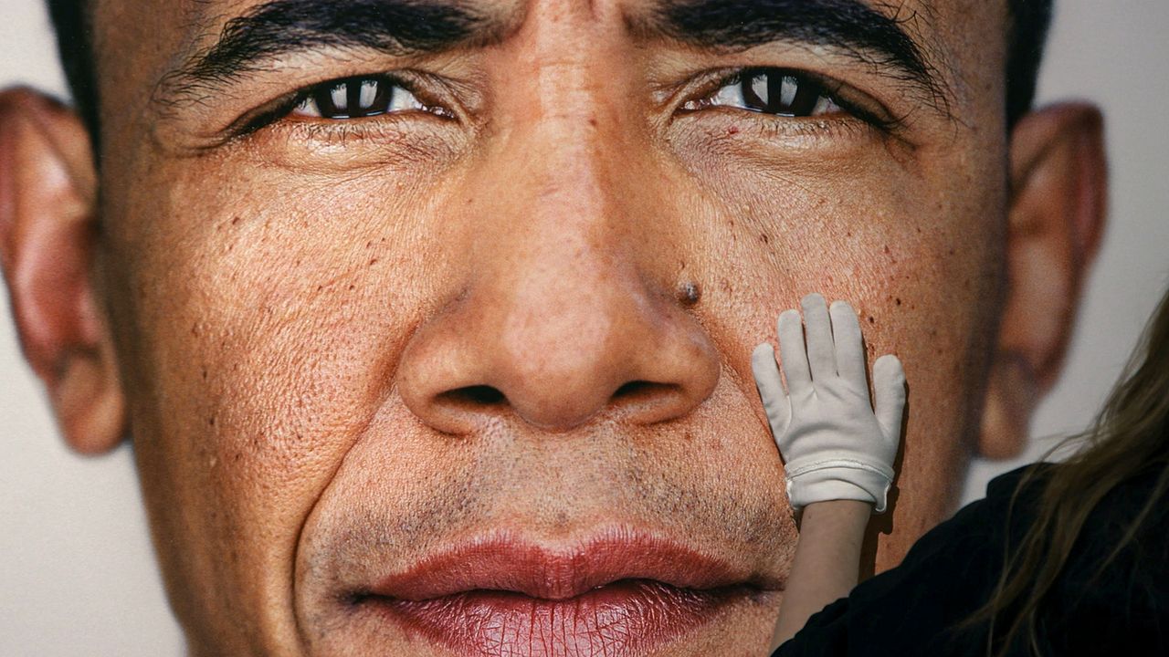 We All Bleed Red : Bild