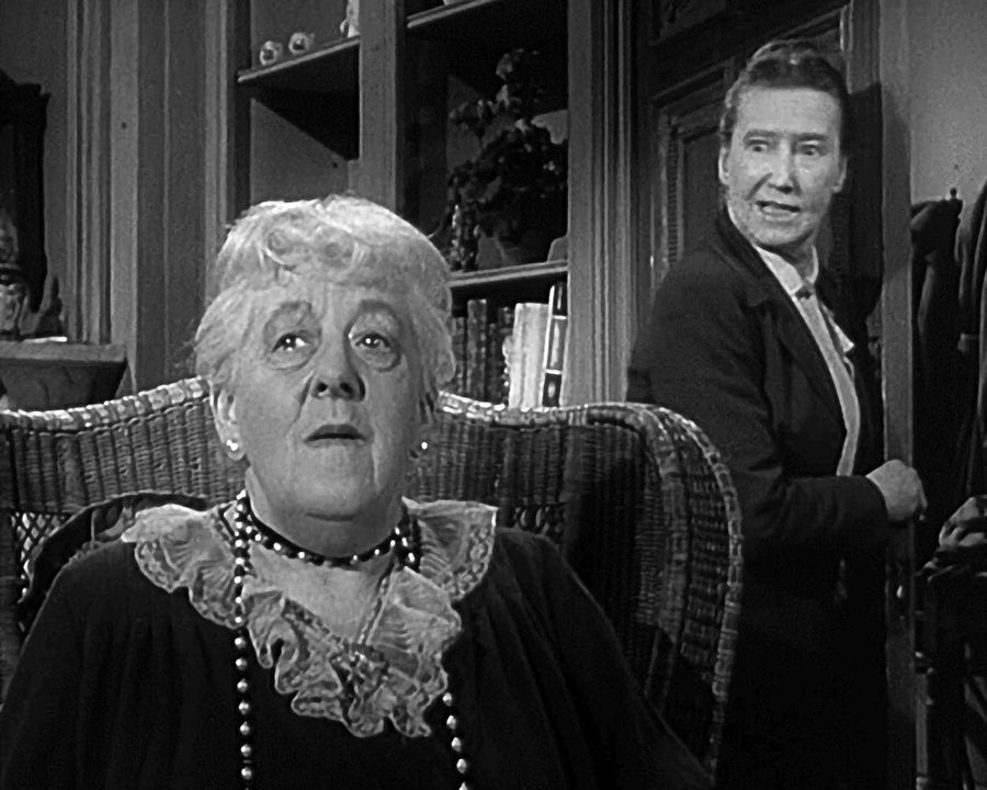 Junger Mann aus gutem Hause : Bild Margaret Rutherford