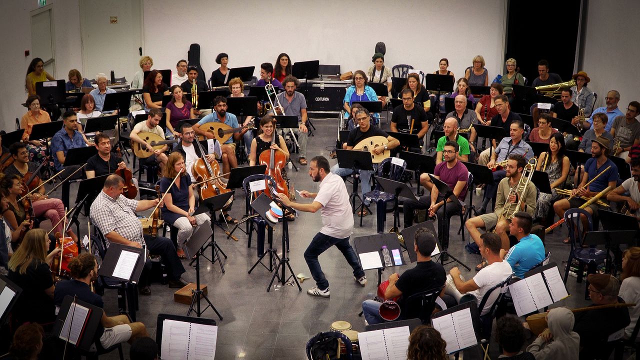 Das Orchester – That Orchestra With The Broken Instruments : Bild