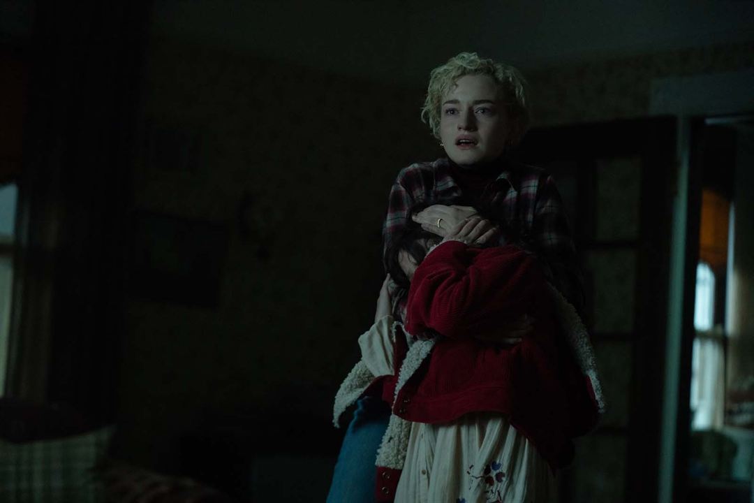 Wolf Man : Bild Matilda Firth, Julia Garner