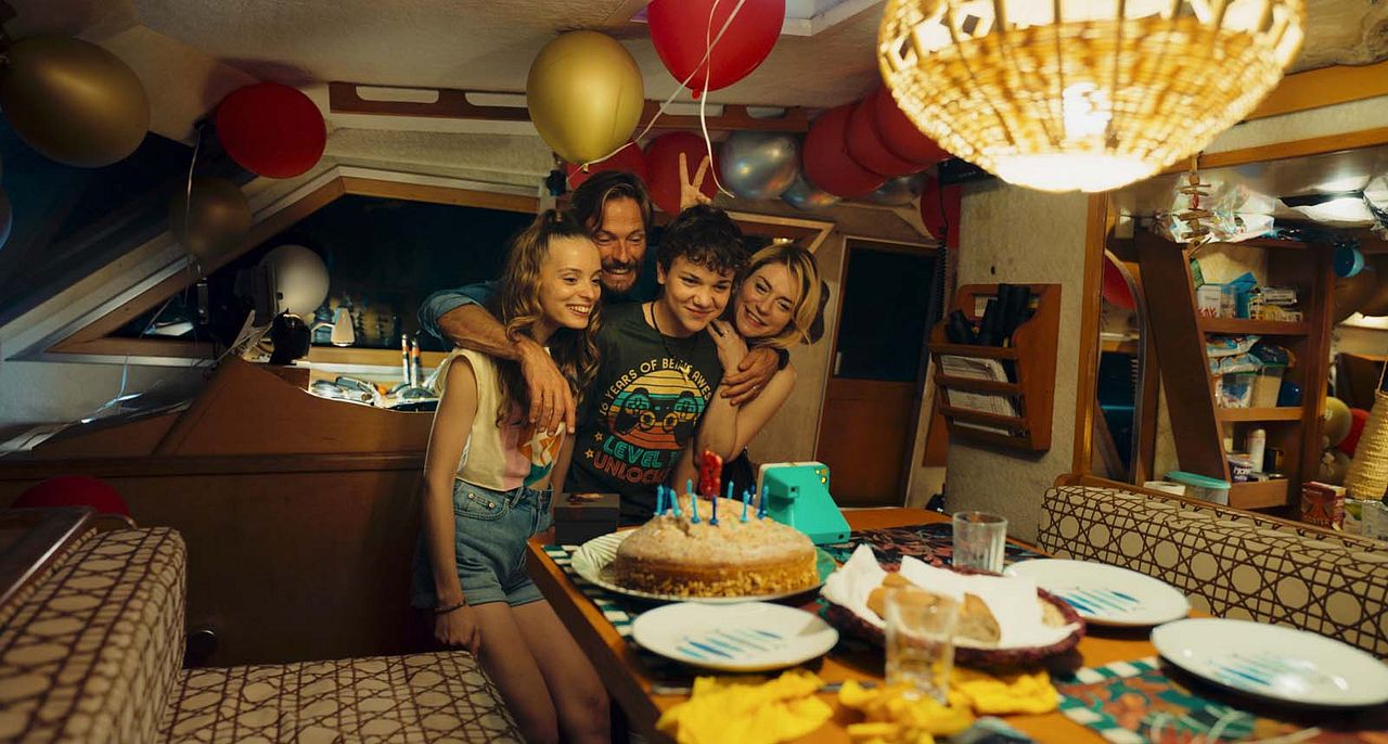 Survive – Gestrandet im Ozean : Bild Lisa Delamar, Lucas Ebel, Andreas Pietschmann, Emilie Dequenne