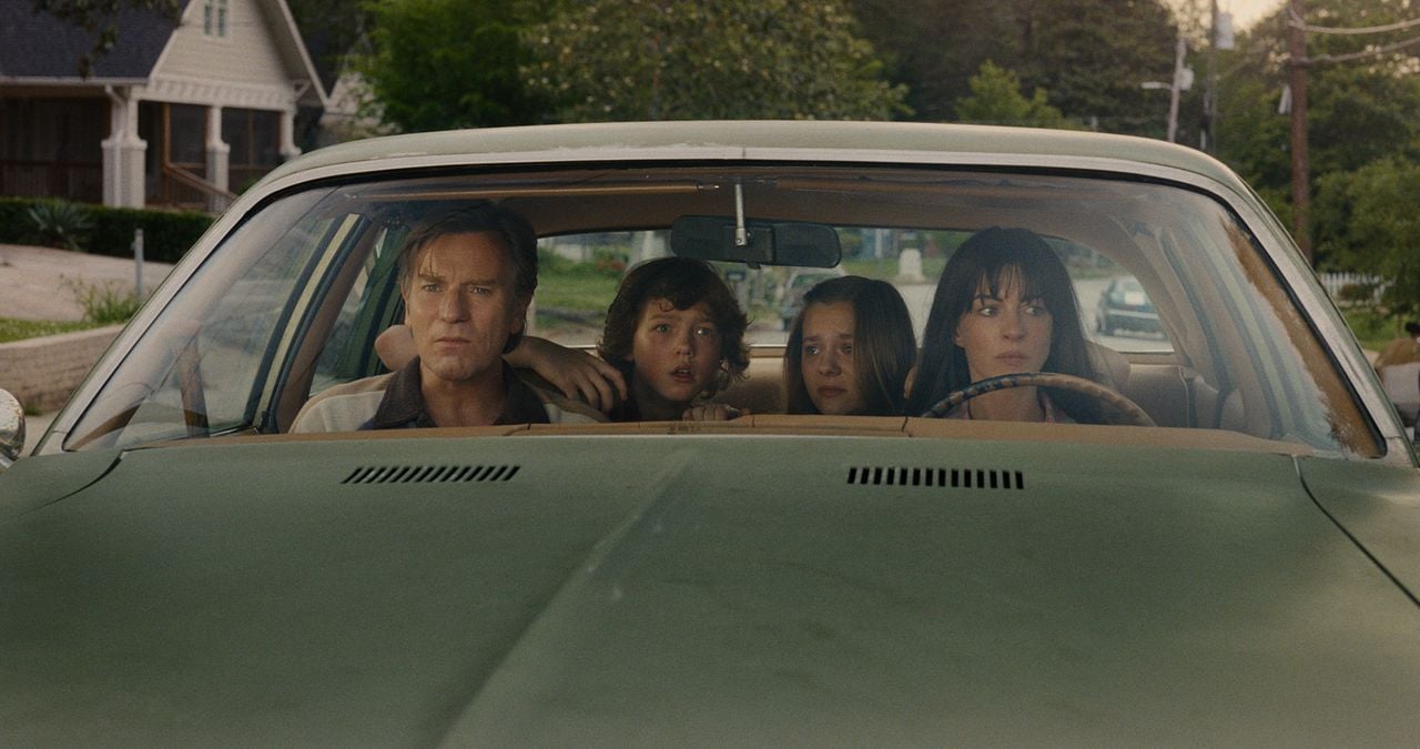 The End Of Oak Street : Bild Anne Hathaway, Maisy Stella, Ewan McGregor, Christian Convery