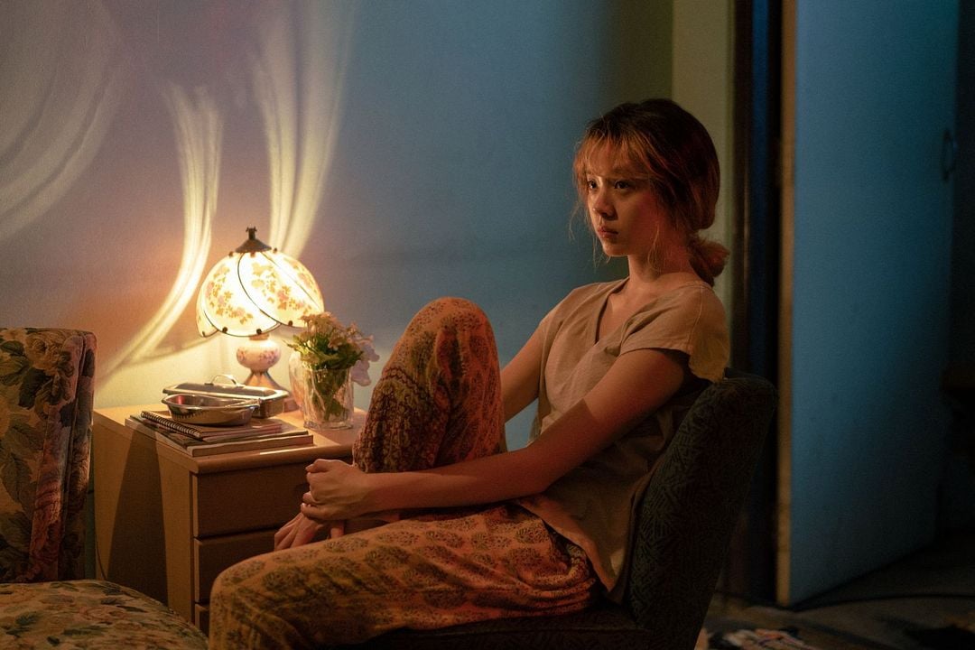 Everybody Loves Me When I'm Dead : Bild