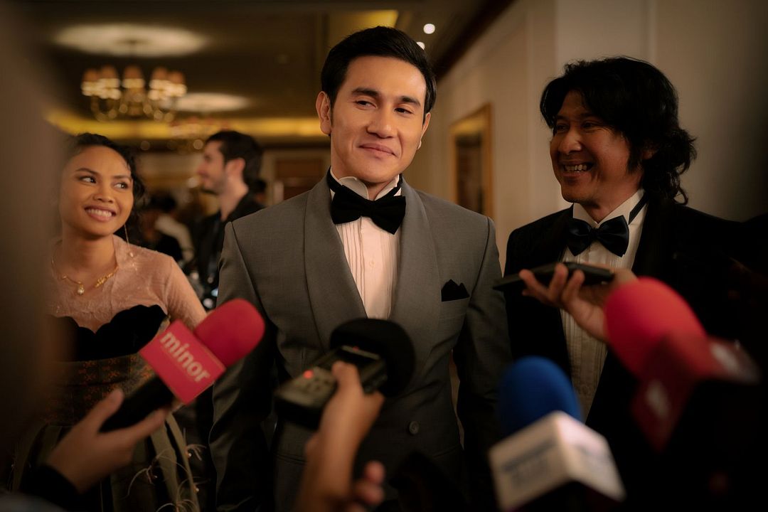 Lost In The Spotlight : Bild Vino G. Bastian, Agus Kuncoro