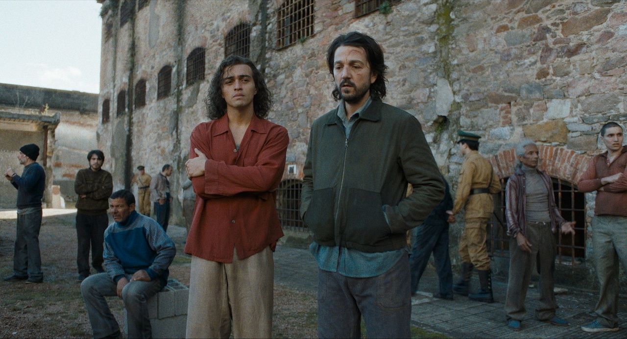 Kiss Of The Spider Woman : Bild Diego Luna, Tonatiuh