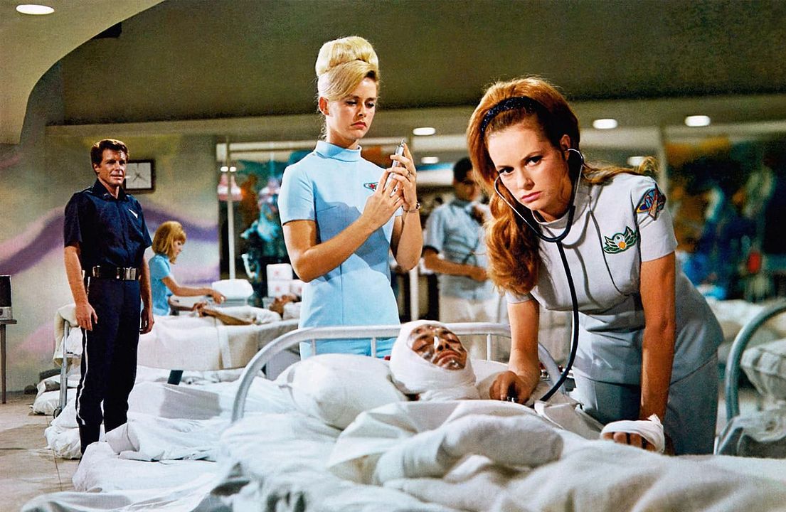 Monster aus dem All : Bild Linda Hardisty, Luciana Paluzzi