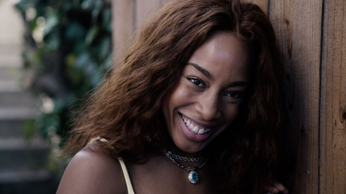 Shark Girl : Bild Devon Odessa