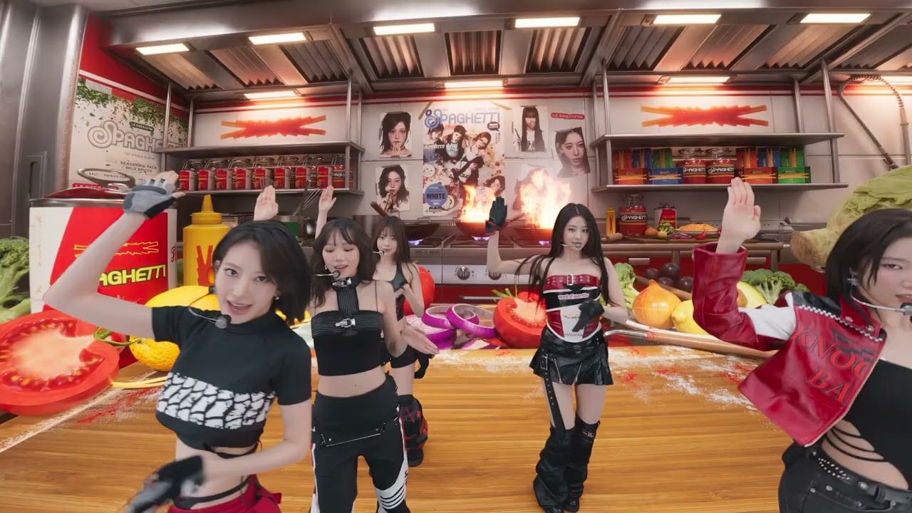 LE SSERAFIM VR Concert: Invitation : Bild Yunjin Huh, Sakura , Kazuha , Eunchae Hong, Chaewon Kim, LE SSERAFIM