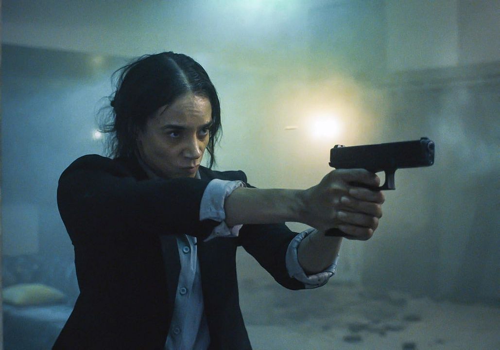 Safe House - Verrat ist die ultimative Waffe : Bild Hannah John-Kamen