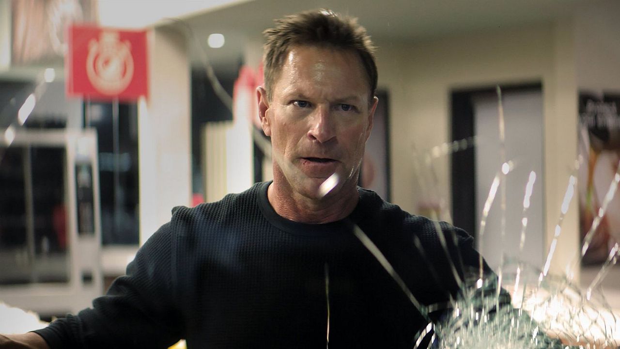 Muzzle: City Of Wolves : Bild Aaron Eckhart