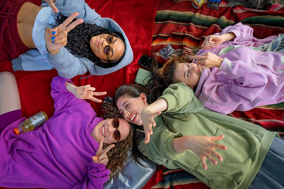 Roommates : Bild Jaya Harper, Sadie Sandler, Chloe East, Bella Murphy