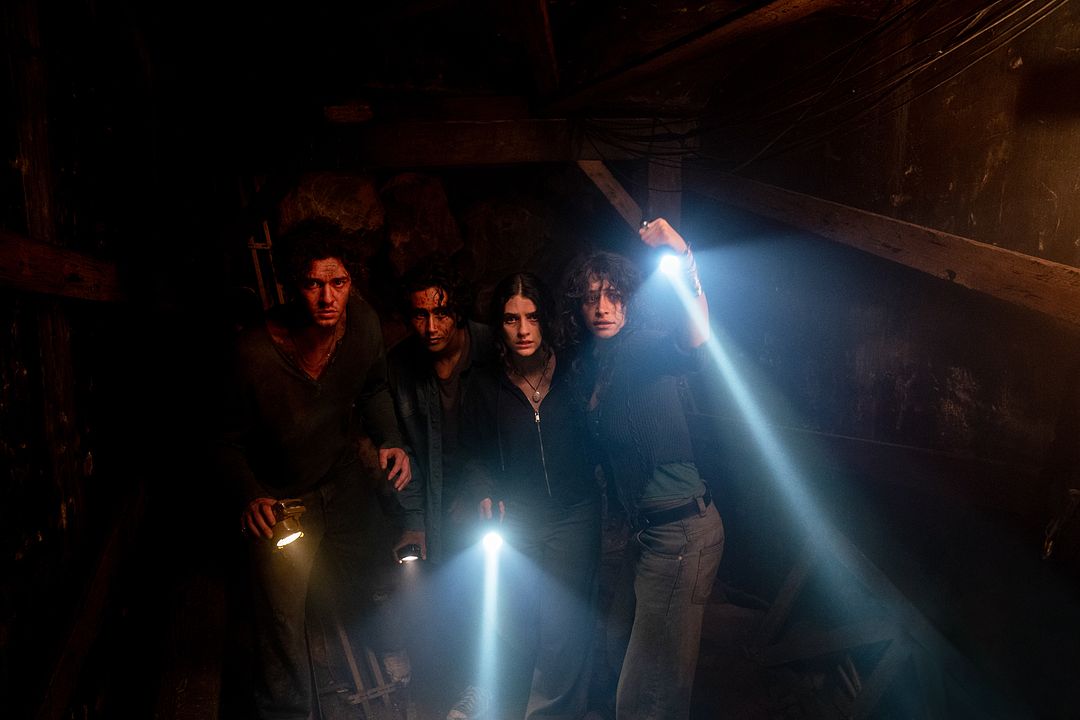 Until Dawn : Bild Michael Cimino (II), Belmont Cameli, Ella Rubin, Odessa A’zion
