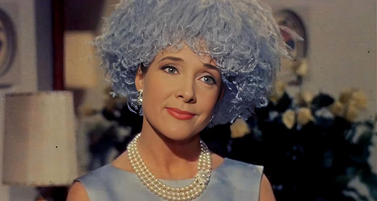 ... gefrühstückt wird zu Hause : Bild Micheline Presle