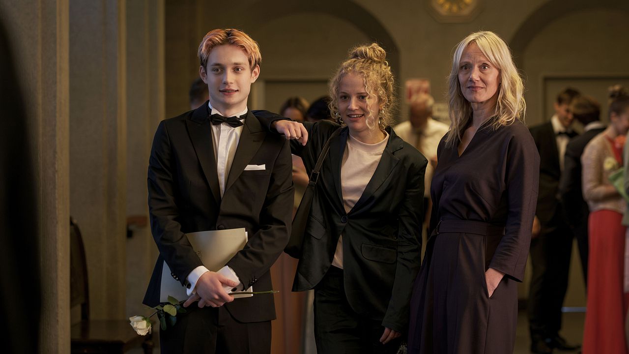 Die Ältern : Bild Philip Müller, Anna Schudt, Kya-Celina Barucki