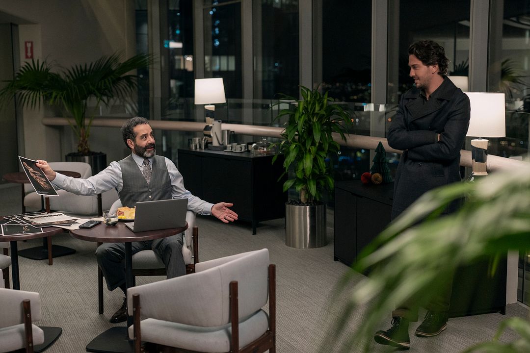 Play Dirty : Bild Tony Shalhoub, Nat Wolff