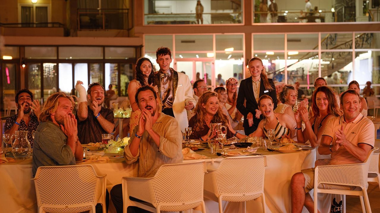 Der perfekte Urlaub : Bild Elyas M'Barek, Maria Dragus, Emily Kusche, David Korbmann, Wotan Wilke Möhring, Diana Amft, Paul Ahrens, Florian David Fitz, Karoline Herfurth, Jessica Schwarz, Frederick Lau