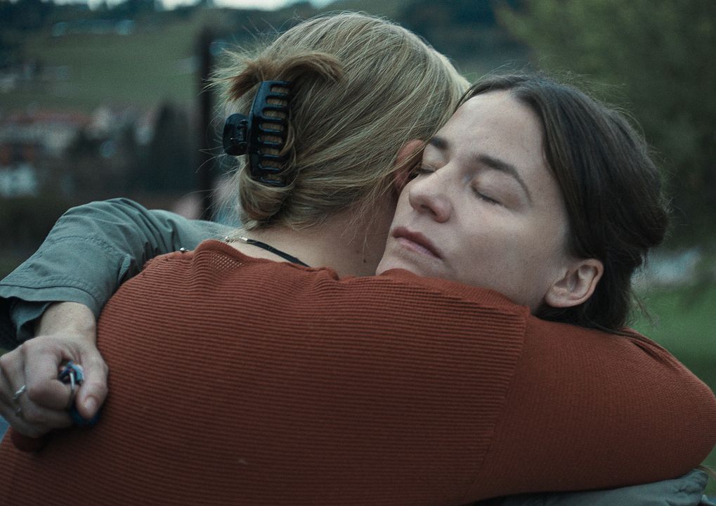 Vier minus drei : Bild Stefanie Reinsperger, Valerie Pachner