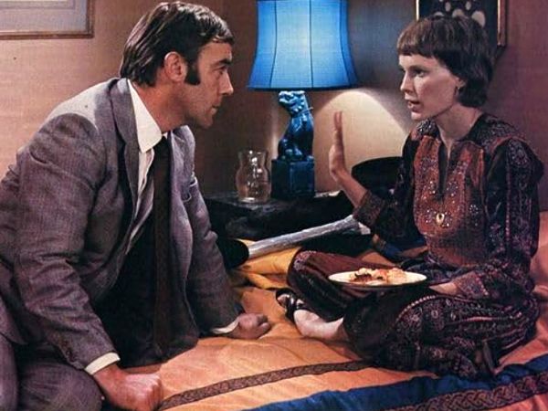 Ein liebenswerter Schatten : Bild Mia Farrow, Michael Jayston