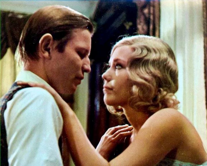 England Made Me : Bild Michael York, Tessa Wyatt
