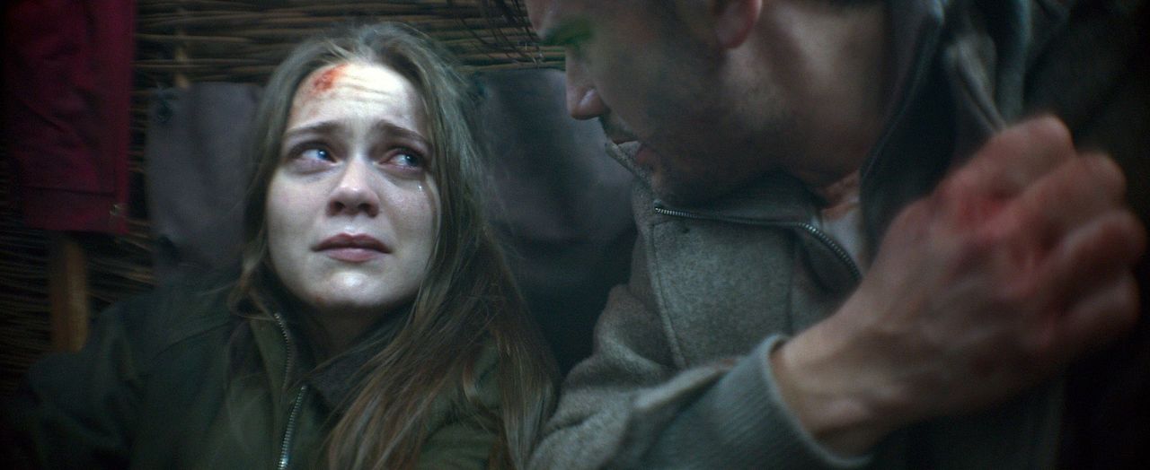 Turbulence : Bild Jeremy Irvine, Hera Hilmar