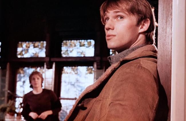 Ausgeliefert : Bild Richard Thomas