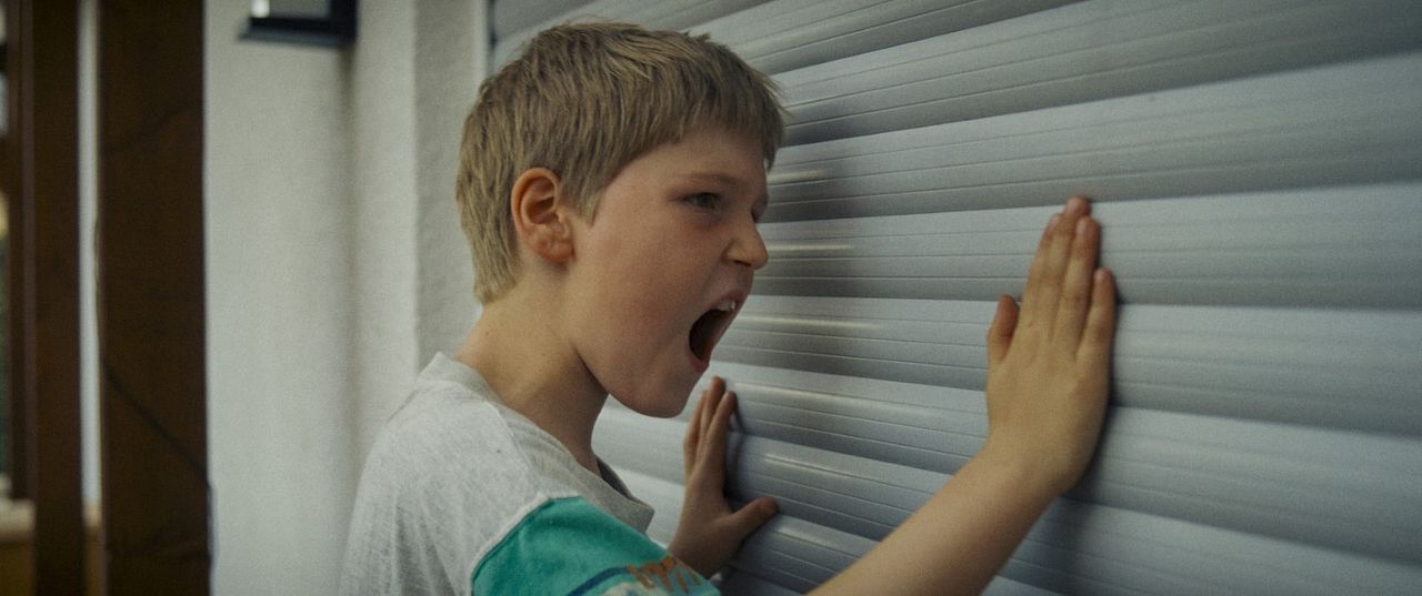 Mit der Faust in die Welt schlagen : Bild