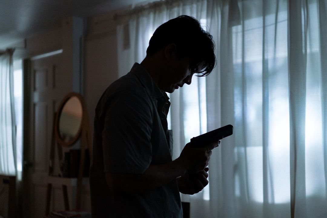 Everybody Loves Me When I'm Dead : Bild Theeradej Wongpuapan