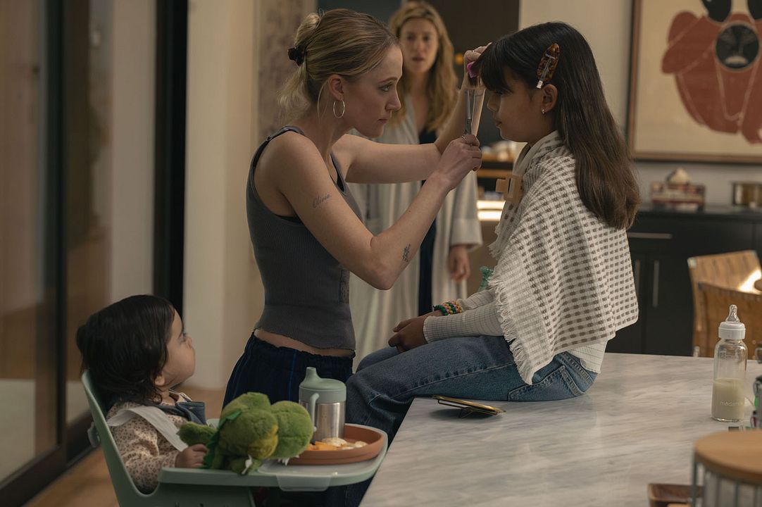 Die Hand an der Wiege : Bild Mileiah Vega, Maika Monroe, Mary Elizabeth Winstead