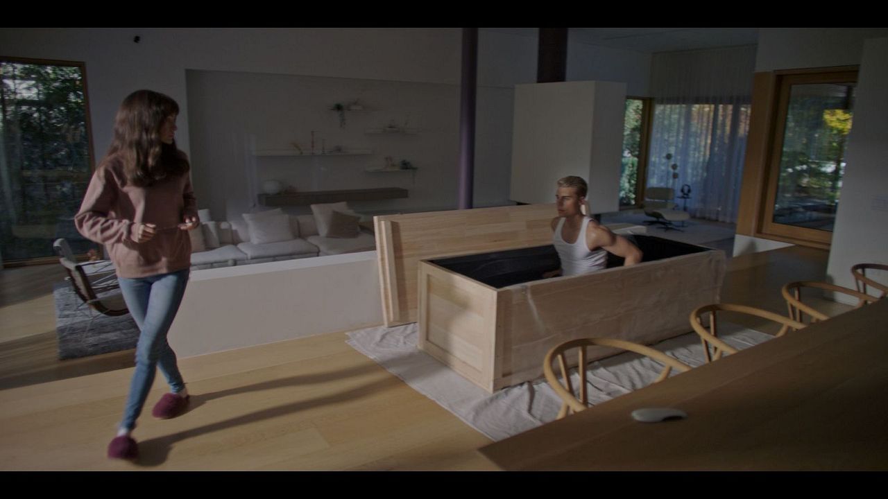 Raptus - Sie verfügt über ihn : Bild Ksenia Solo, Nolan Gerard Funk