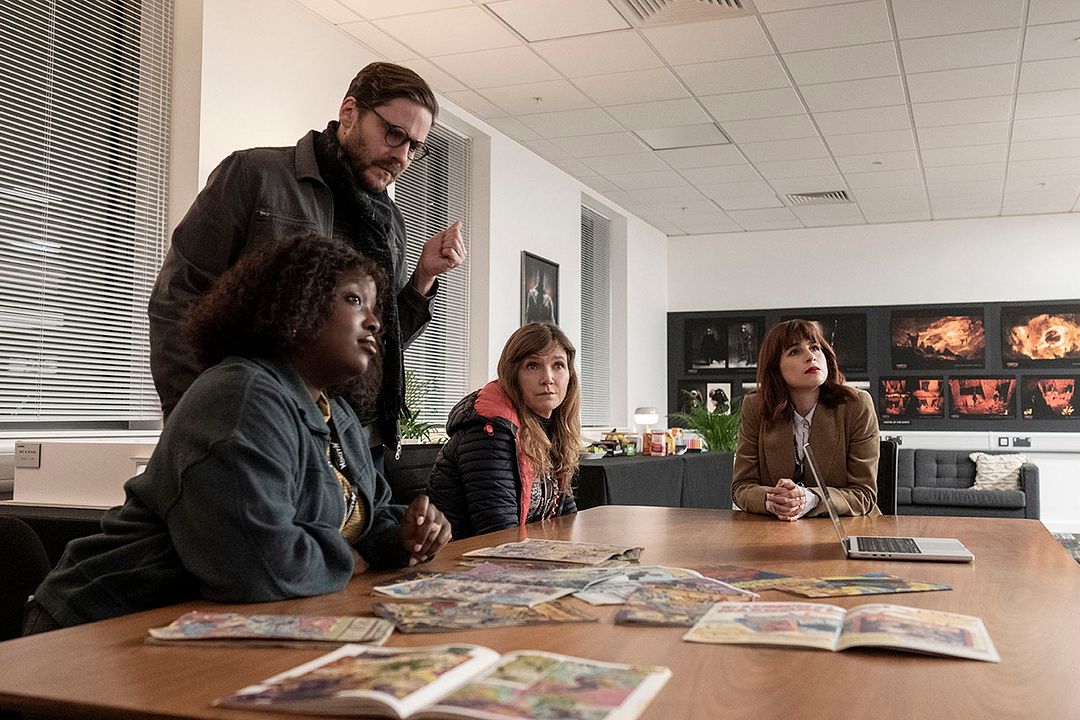 Bild Jessica Hynes, Aya Cash, Lolly Adefope, Daniel Brühl