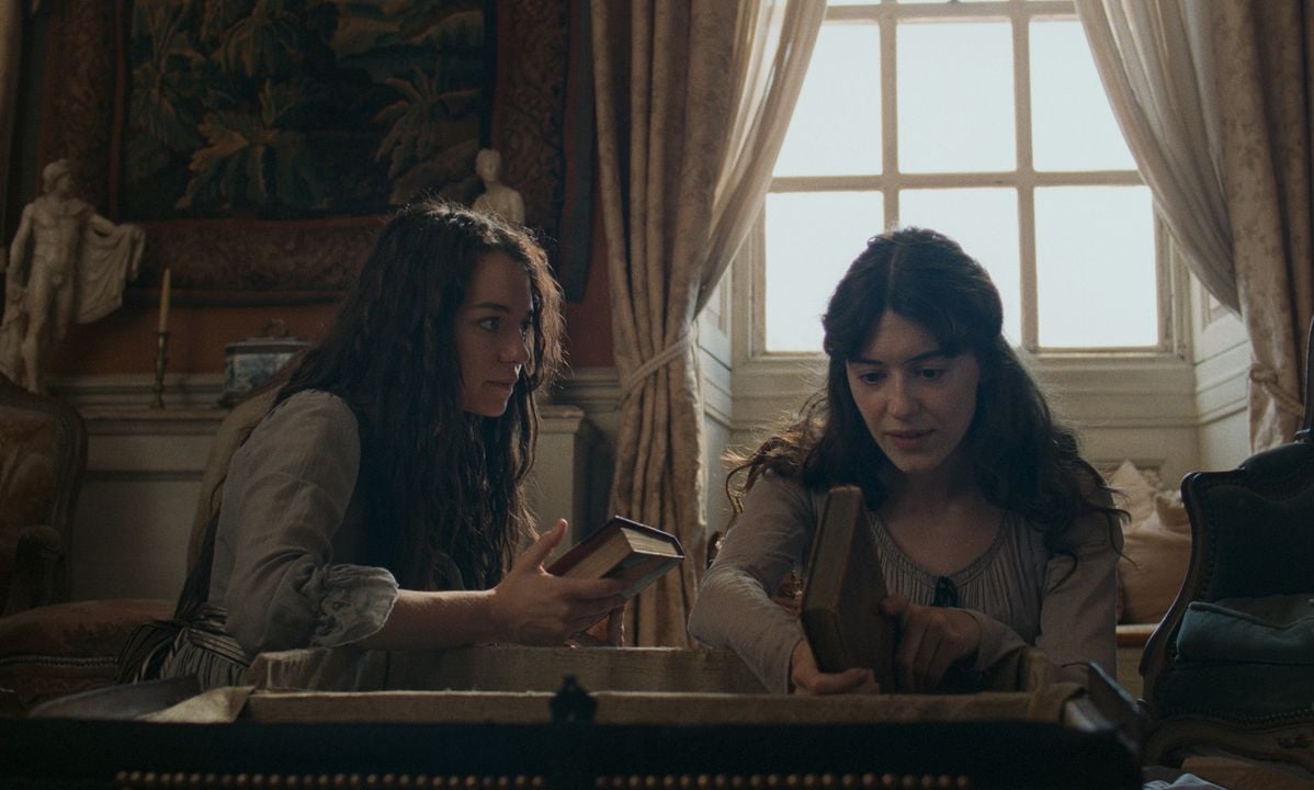 Sinn und Sinnlichkeit : Bild Esmé Creed-Miles, Daisy Edgar-Jones