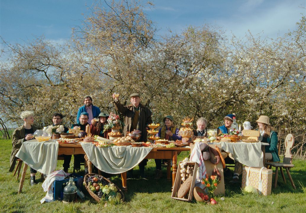 Rote Sterne überm Feld : Bild