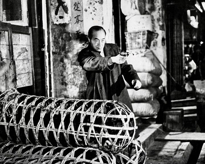 Monokel lacht gelb : Bild Holley Wong