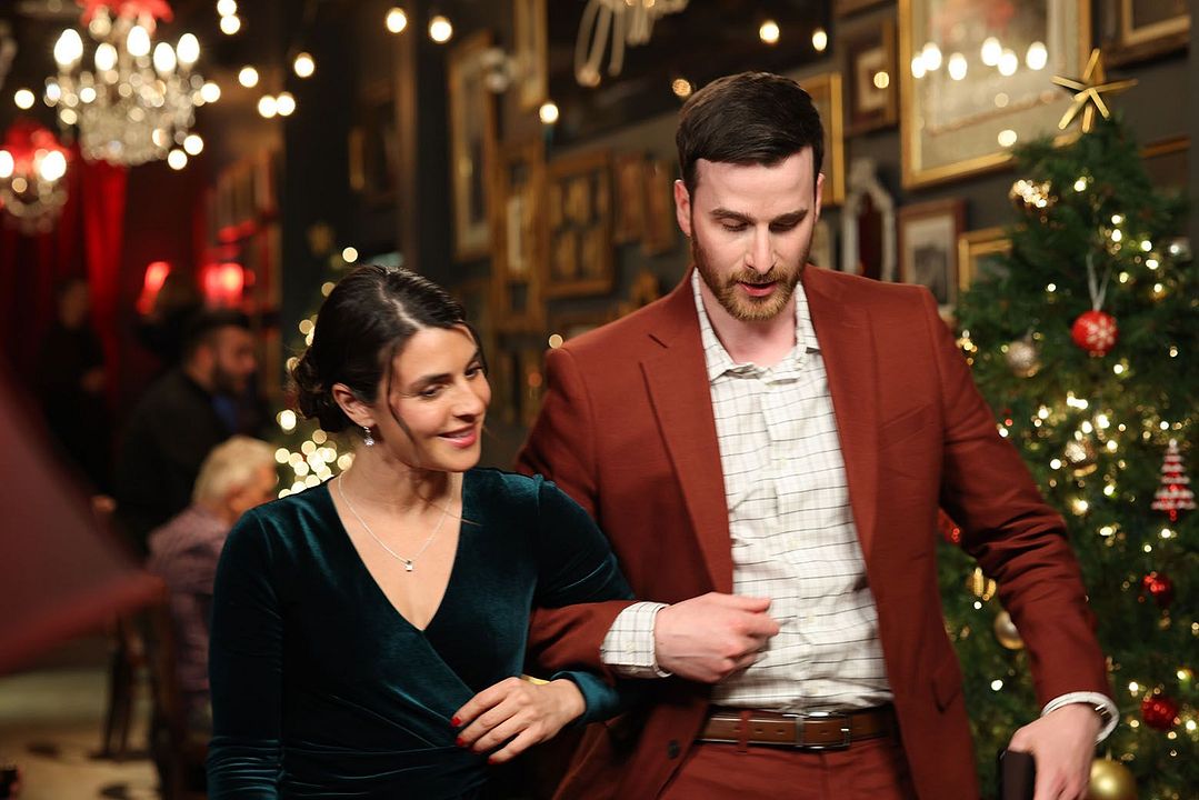 Me And Mr. Christmas : Bild Blair Penner, Sara Alicia Garcia