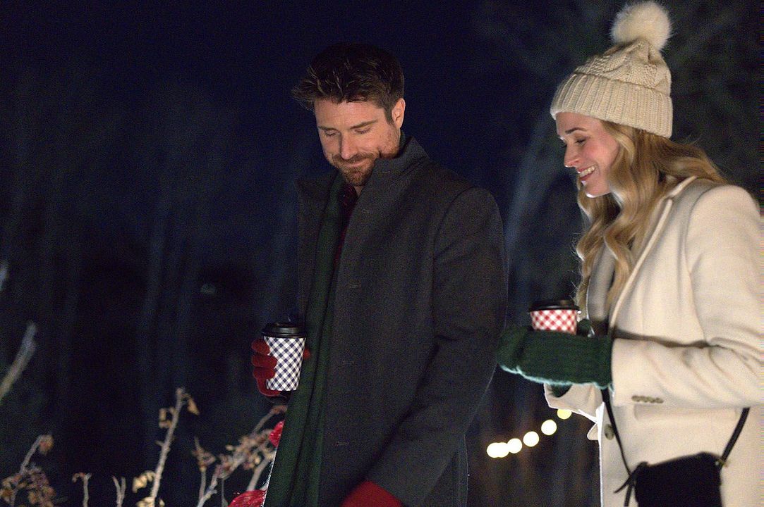 Verlobung unter dem Weihnachtsbaum : Bild Brittany Bristow, Marcus Rosner