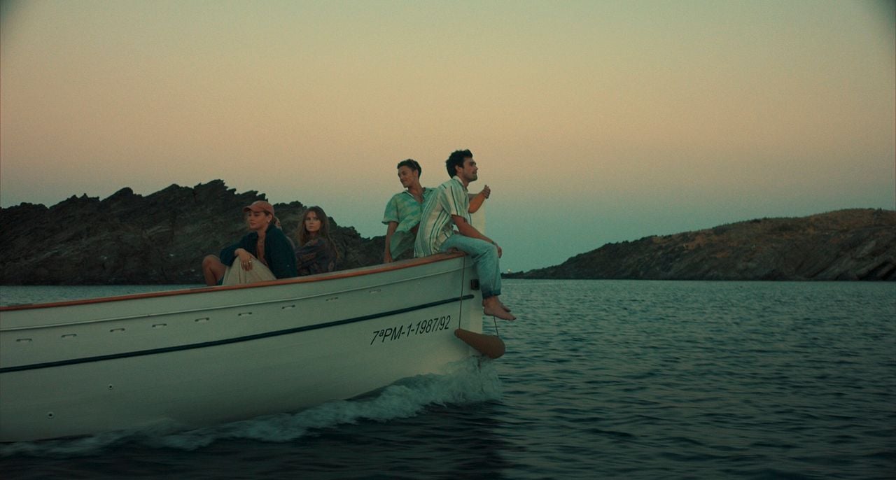 Liebe findet uns : Bild Madelyn Cline, K.J. Apa